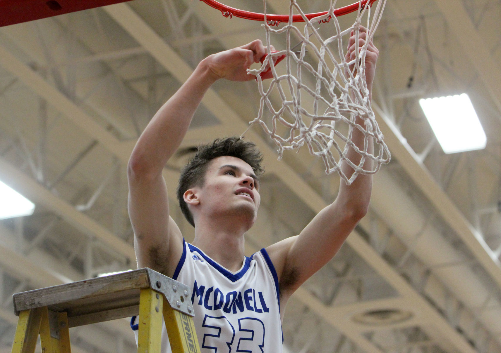 McDonell boys basketball vs Luck at Chi-Hi 3-9-19